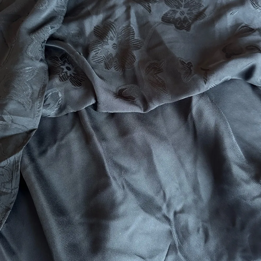 Torrid Black Peplum Chiffon Clip Floral Puff Sleeve Top Size 3 or 3X or 22-24 - Image 10