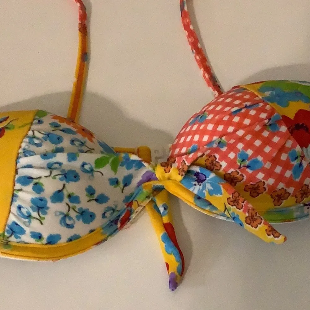Recco Size Small Floral Brazilian Bikini Top. New Without Tags. Red - Image 3