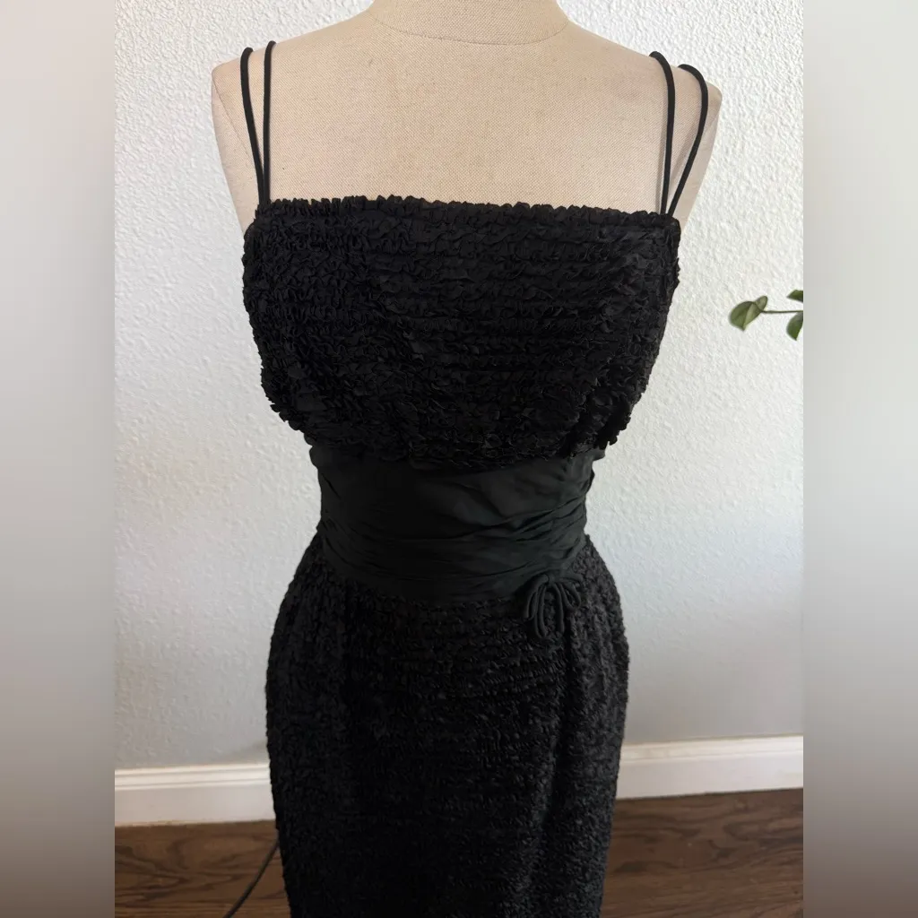 Vintage 1950's Textured Cocktail "Wiggle" Dress Figure Flattering Black Size 2 - Image 2