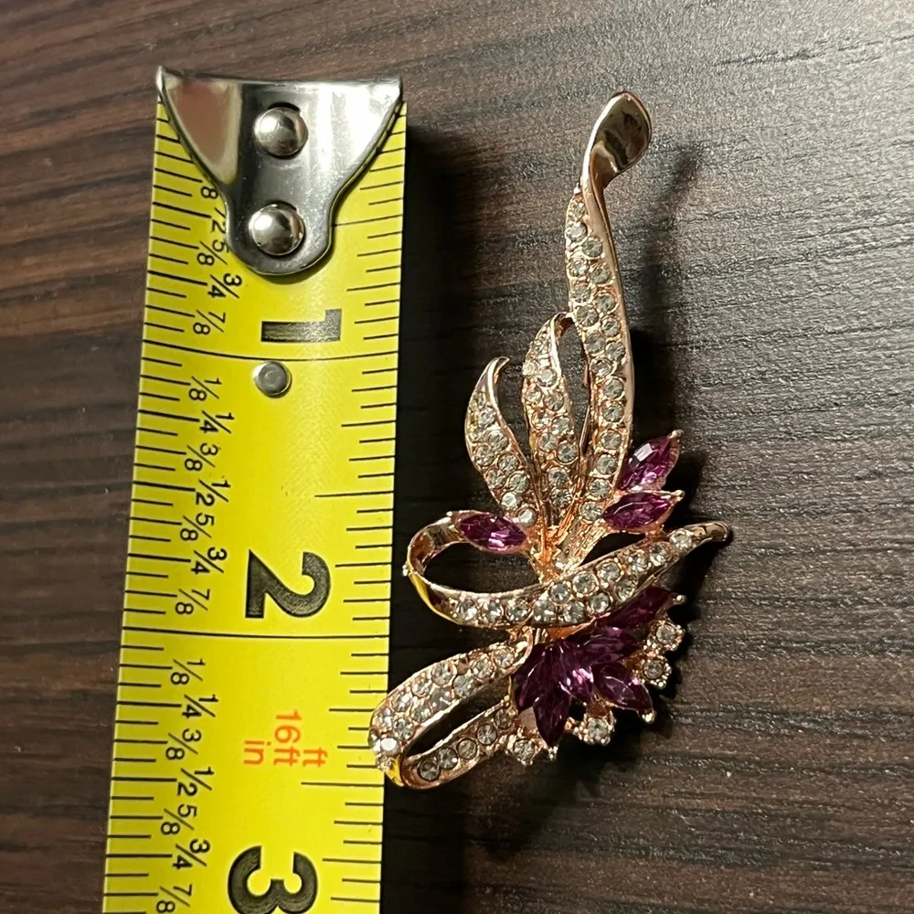 Vintage bright gold leaf brooch pin with faux diamond rhinestones - Image 3