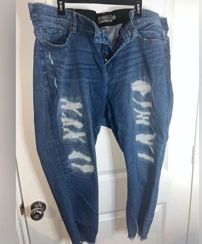 Torrid Distressed Premium Stretch Denim Stitched Bombshell Skinny Jeans Sz 26R - Image 9