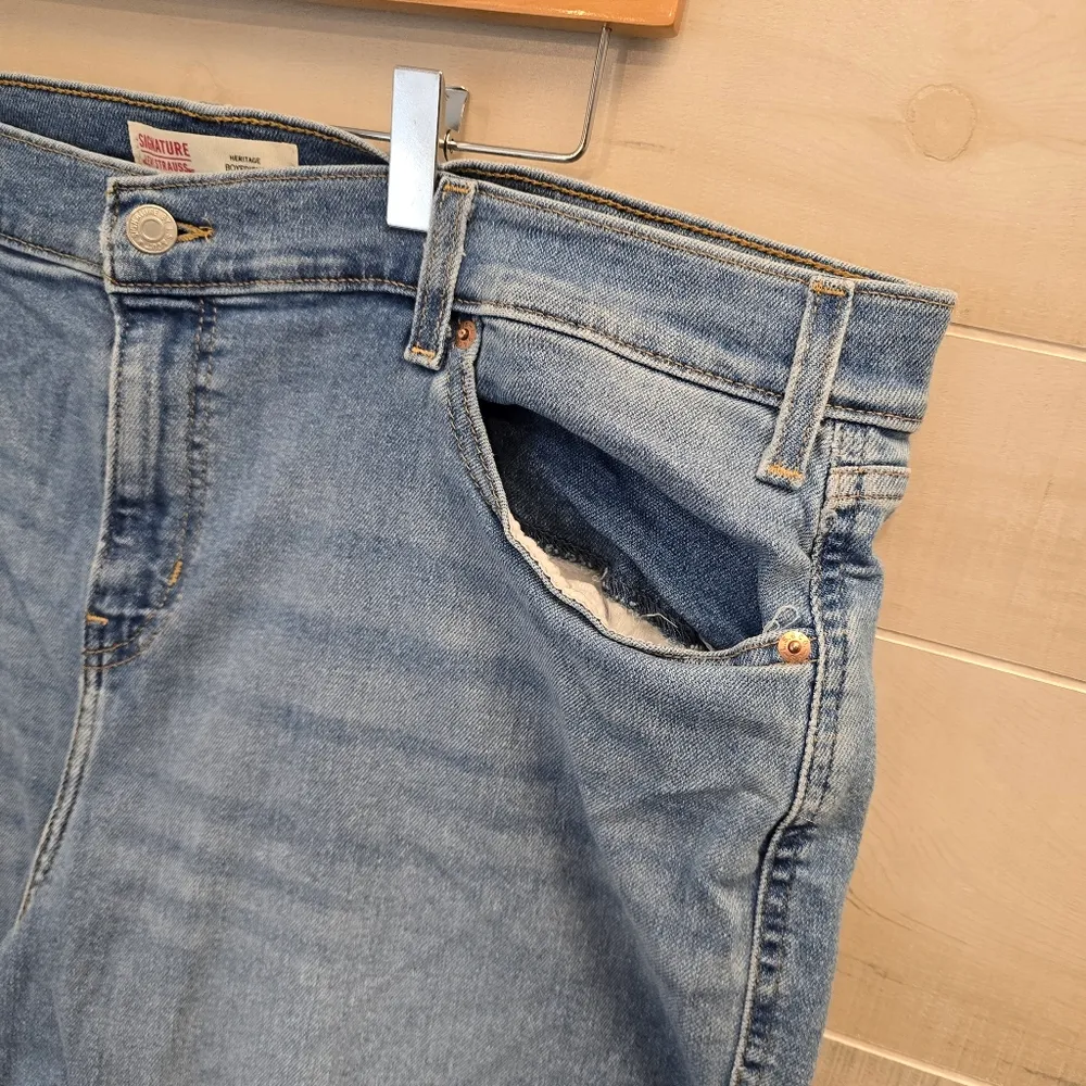 {20} Levi's Signature Heritage Boyfriend Cropped Denim Jeans - Image 7