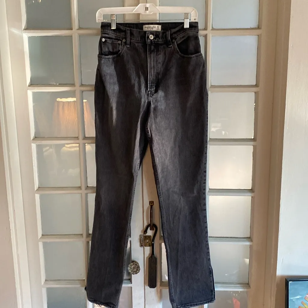 Abercrombie Ultra High Rise 90s Straight Jean Size 26R Washed Black Split Hem - Image 6