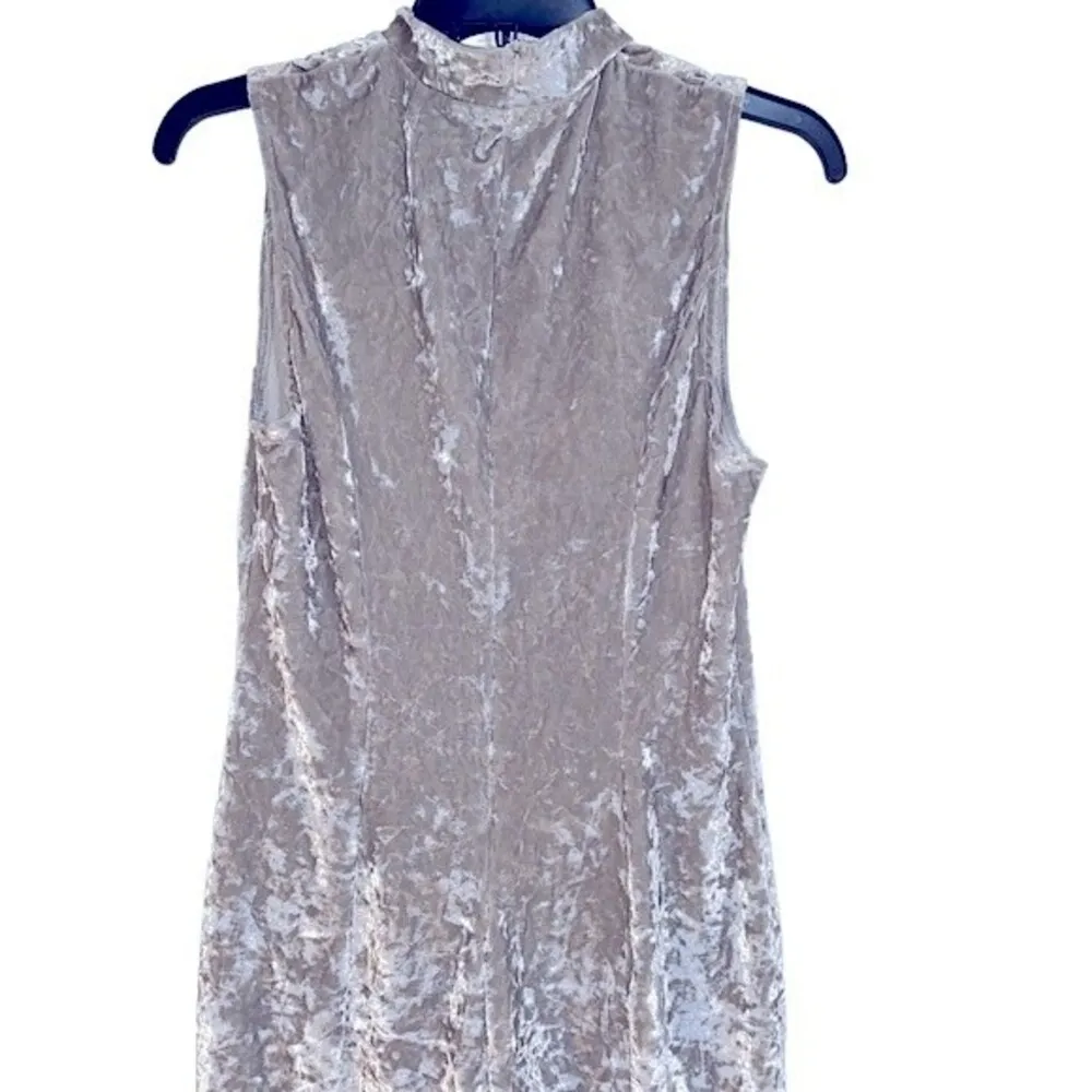 Rehab tan crushed velvet romper size large - Image 3