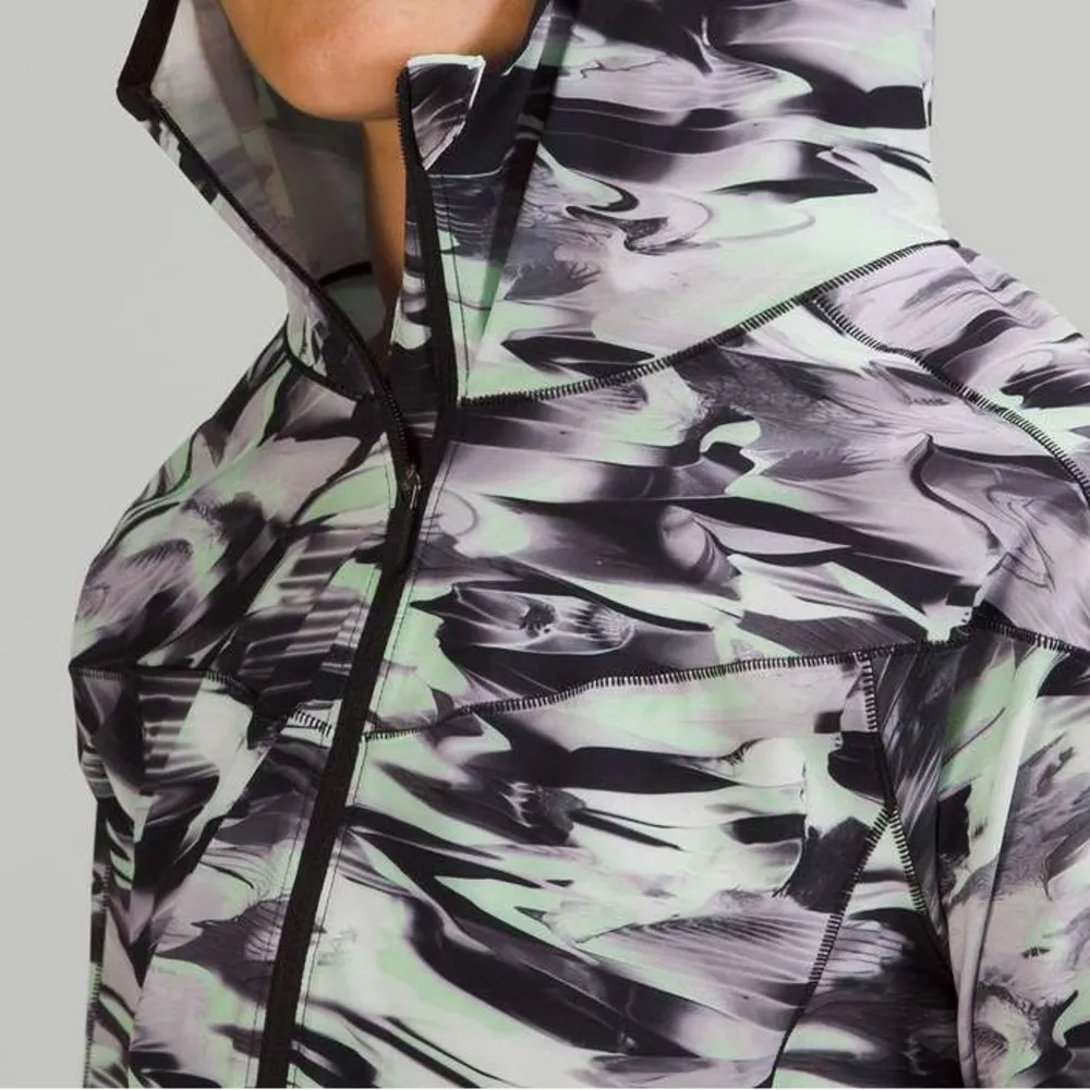 Lululemon  Mist Over Windbreaker Paint Glide Multi - Image 3