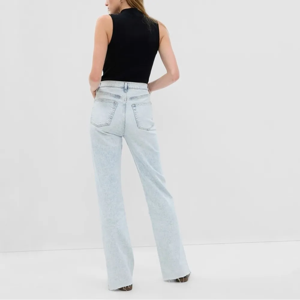 GAP High Rise ‘90s Loose Straight Jeans Light Indigo Destroy Wash - Image 15