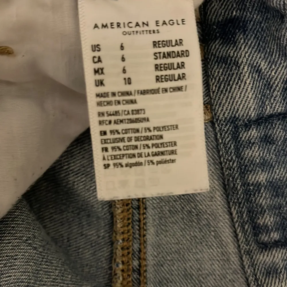 American Eagle curvy mom jeans - Image 4