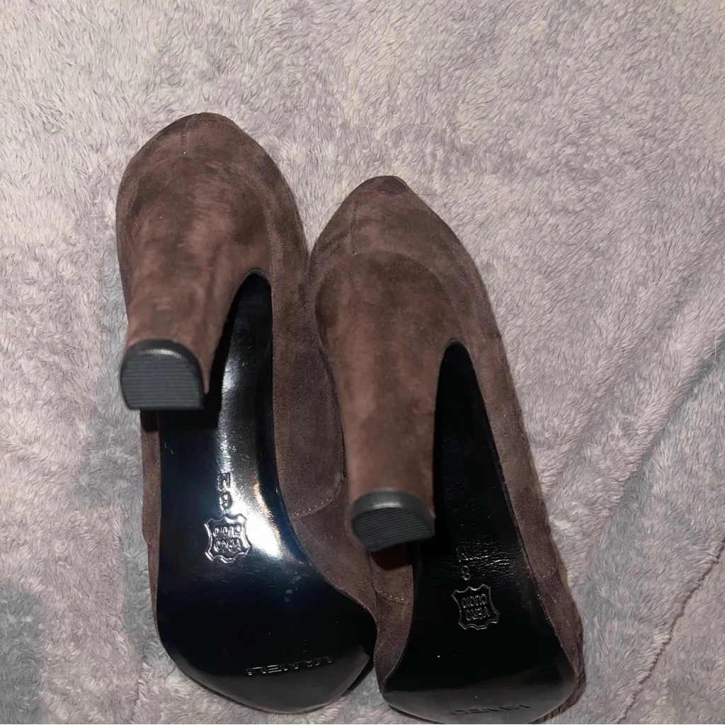 Vaneli Brown Heeled Boots with Chunky Heel and Soft Texture Size 8 - Image 6