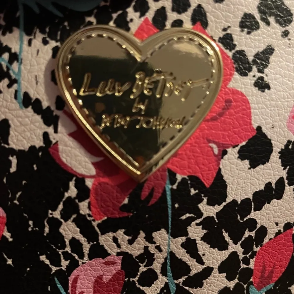 Luv Betsey By Betsey Johnson Beautiful Rose Crossbody - Image 3