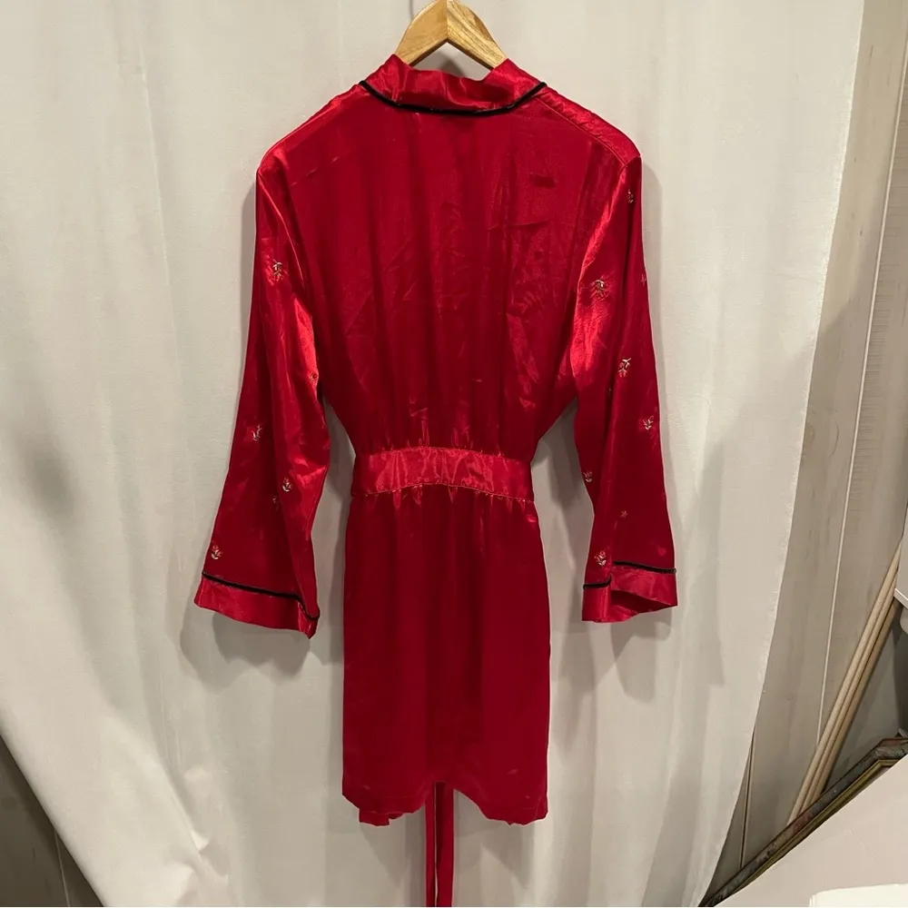 Vintage 90’s-Y2K red silky velvet trim floral embroidered robe Morgan Taylor - Image 4