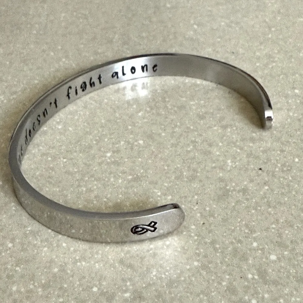 Mantra Band Bracelet She Doesn’t Fight Alone Breast Cancer New Silver - Image 5