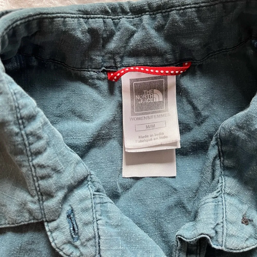 Women’s North Face button down travel shirt - Image 2