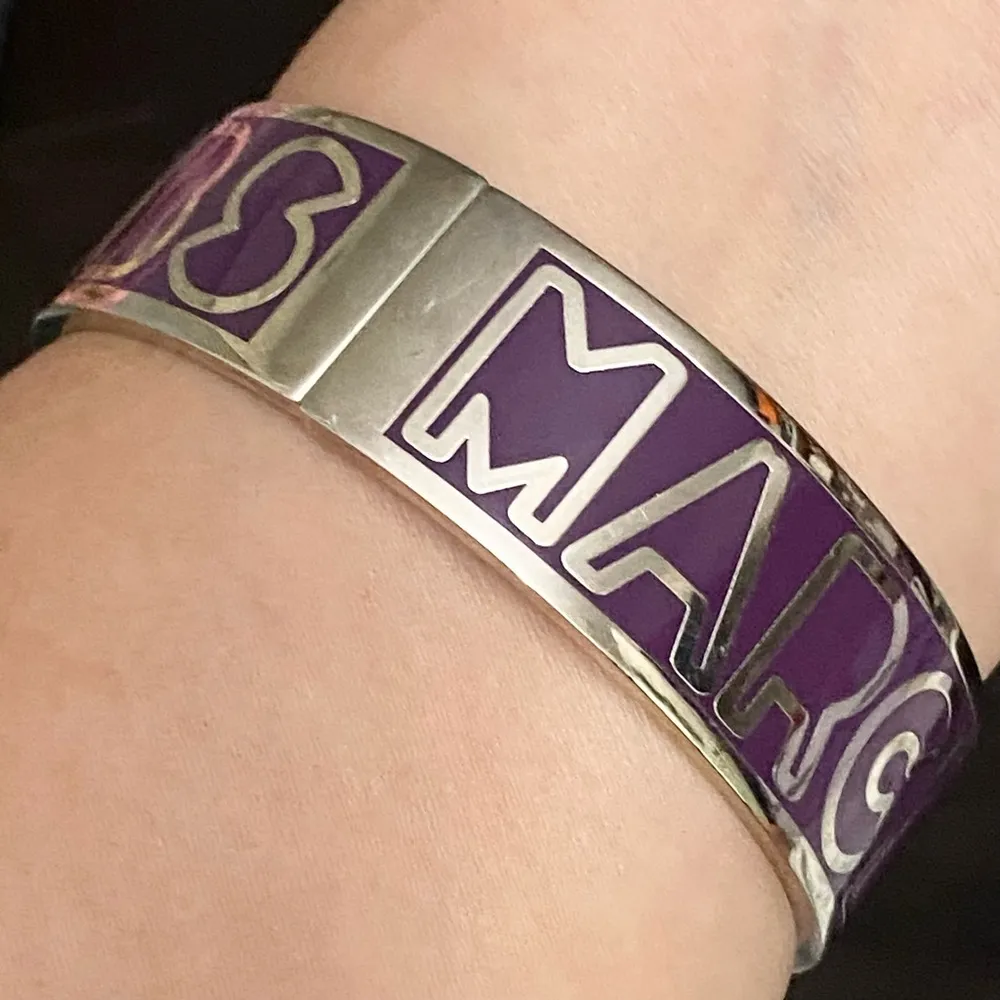 MARC JACOBS Dark Magenta Logo Enamel Hinged Bangle Bracelet - Image 3