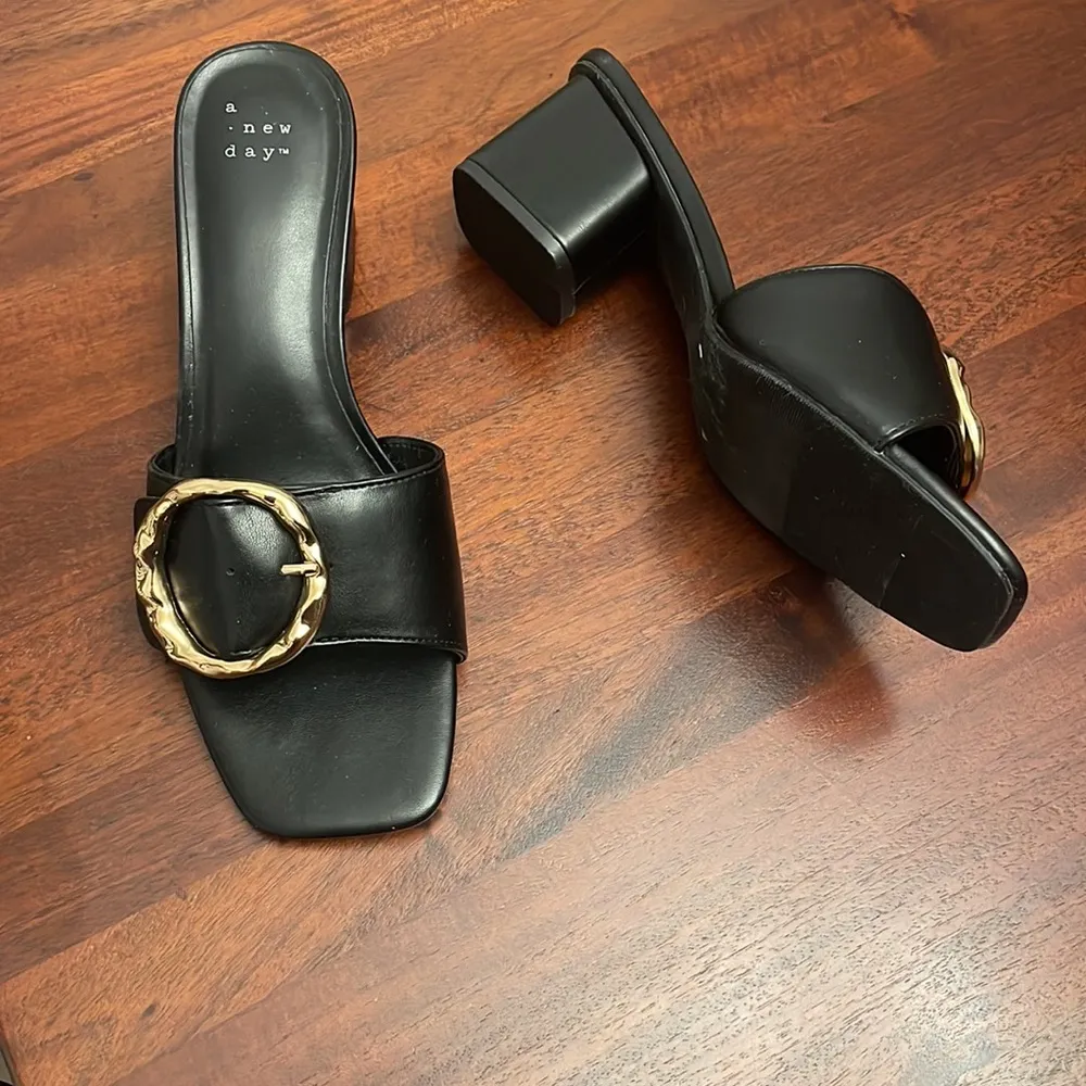 A new day Diana Buckle Heel Mule woman’s Black gold square toe shoe New size 8.5 - Image 3