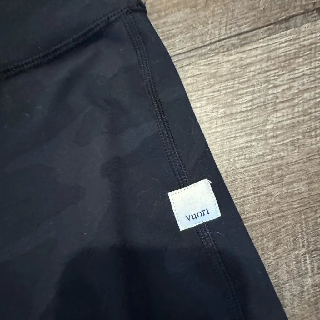 Vuori Daily Legging Black Camo - Image 3