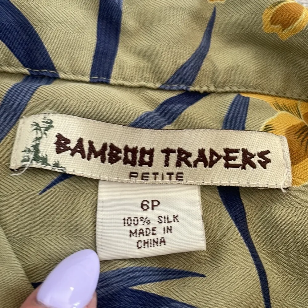 Bamboo Traders Silk Cropped Button Down Green Size 6P - Image 3