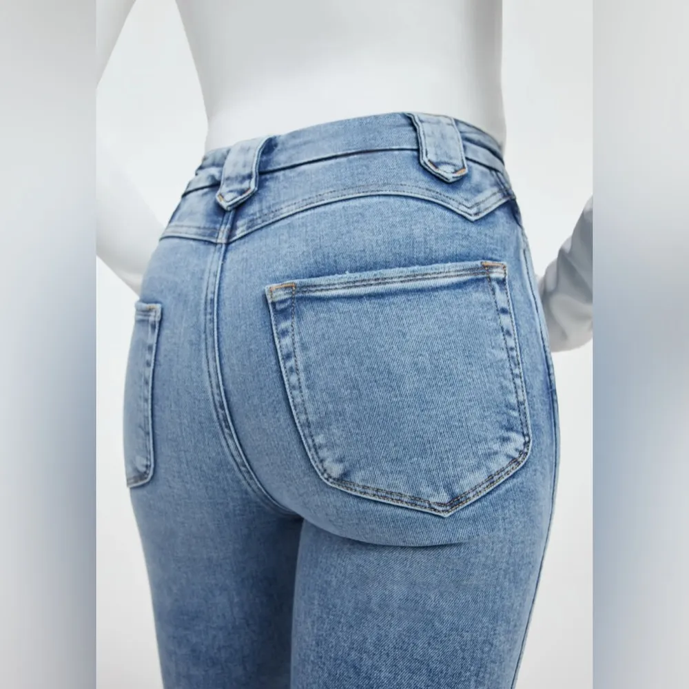 GOOD AMERICAN Good Curve Bootcut Jeans - Image 3