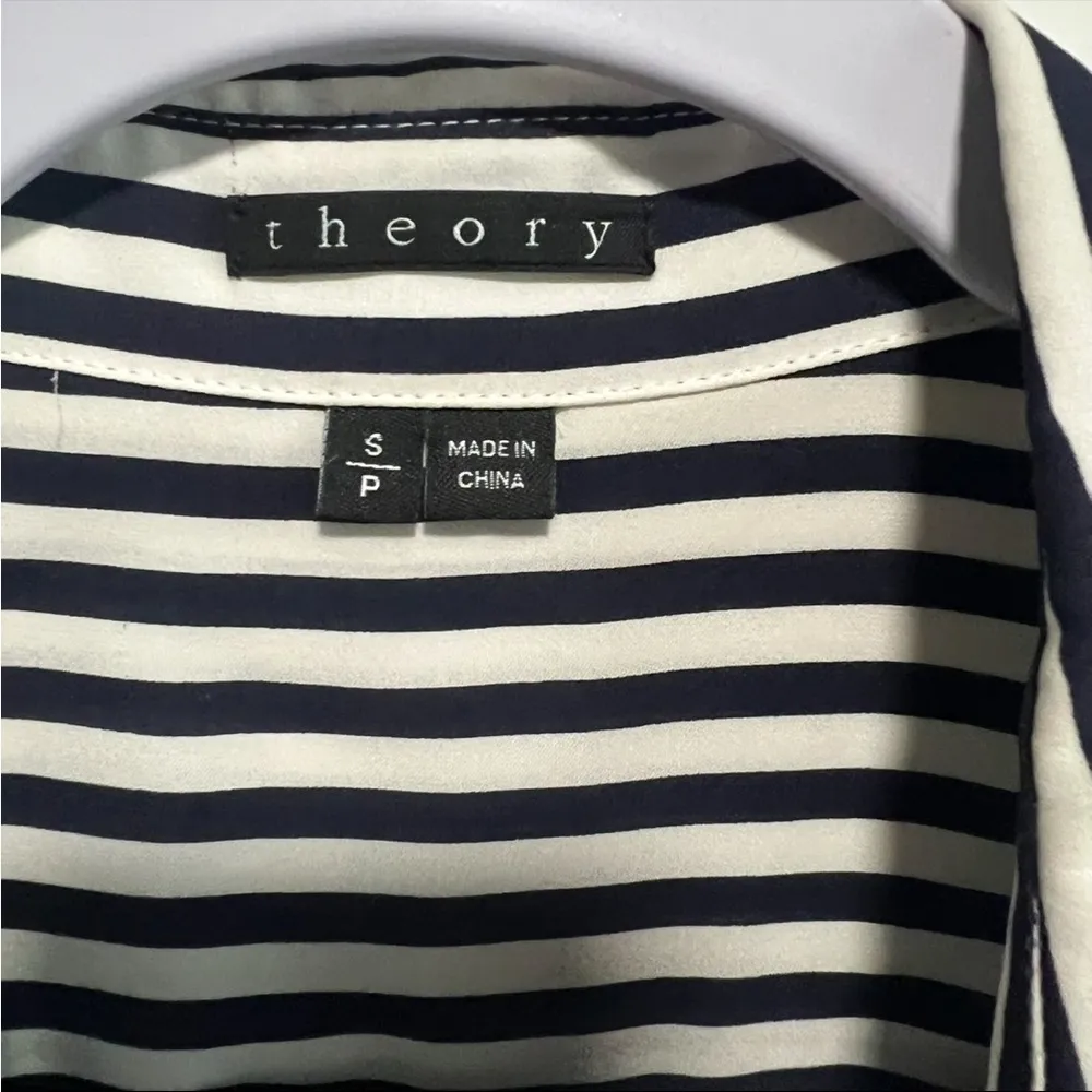 Theory Navy White Striped Silk Blouse  in Excellent Pre Loved Condition - Image 4