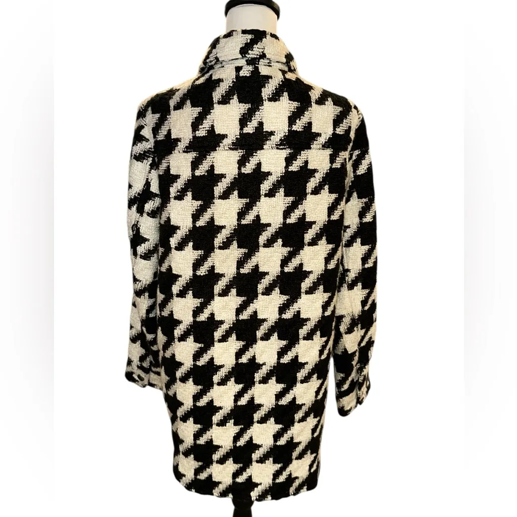 Express Women's Button down Jacket Black White Medium - Image 2