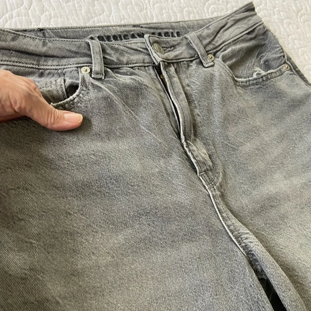 American Eagle Outfitters Gray Distressed Mom Jeans Grunge, Punk, Size 6 - Image 7