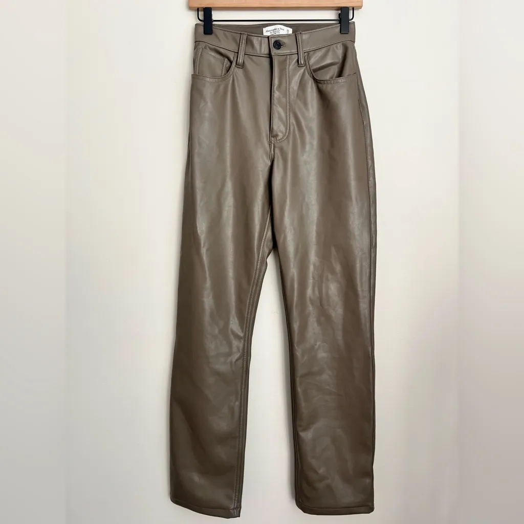ABERCROMBIE & FITCH The ‘90s Straight Leg Ultra High Rise Faux Leather Pants 25 - Image 3