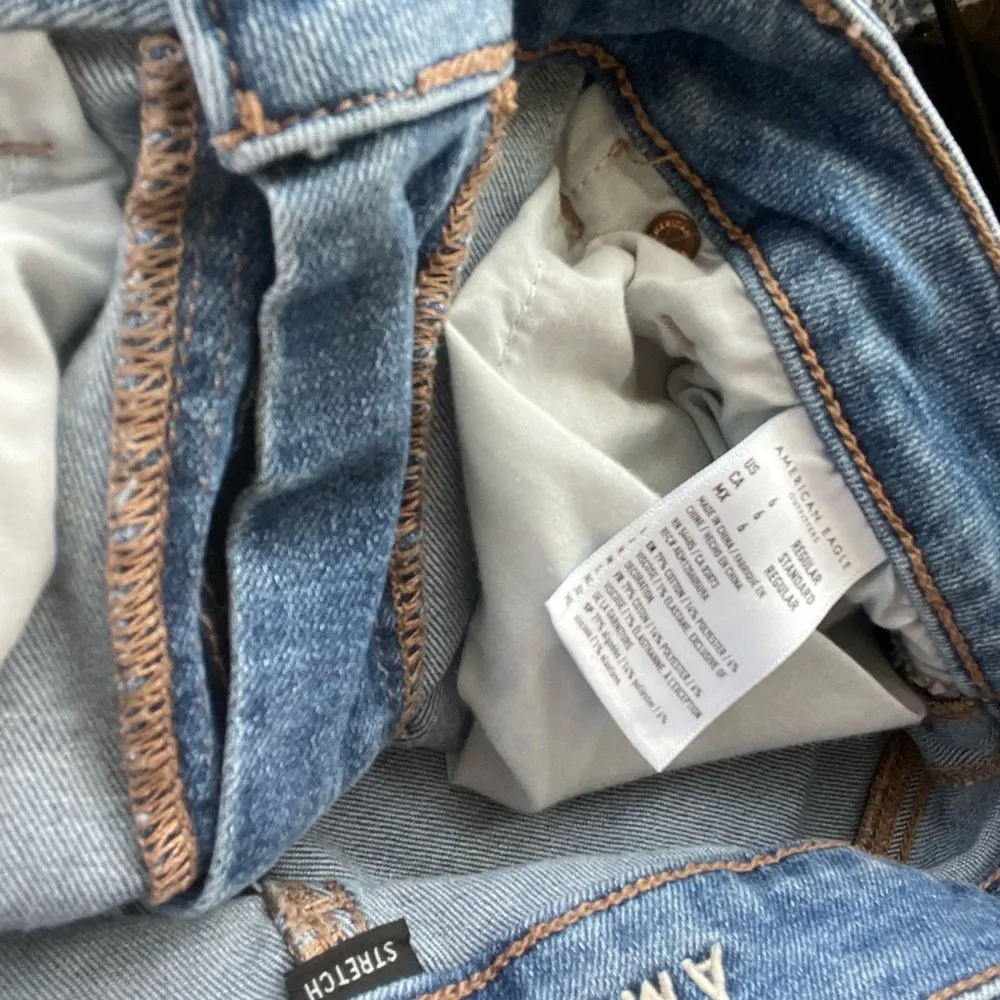 American Eagle outfitters mom Jean - Image 5