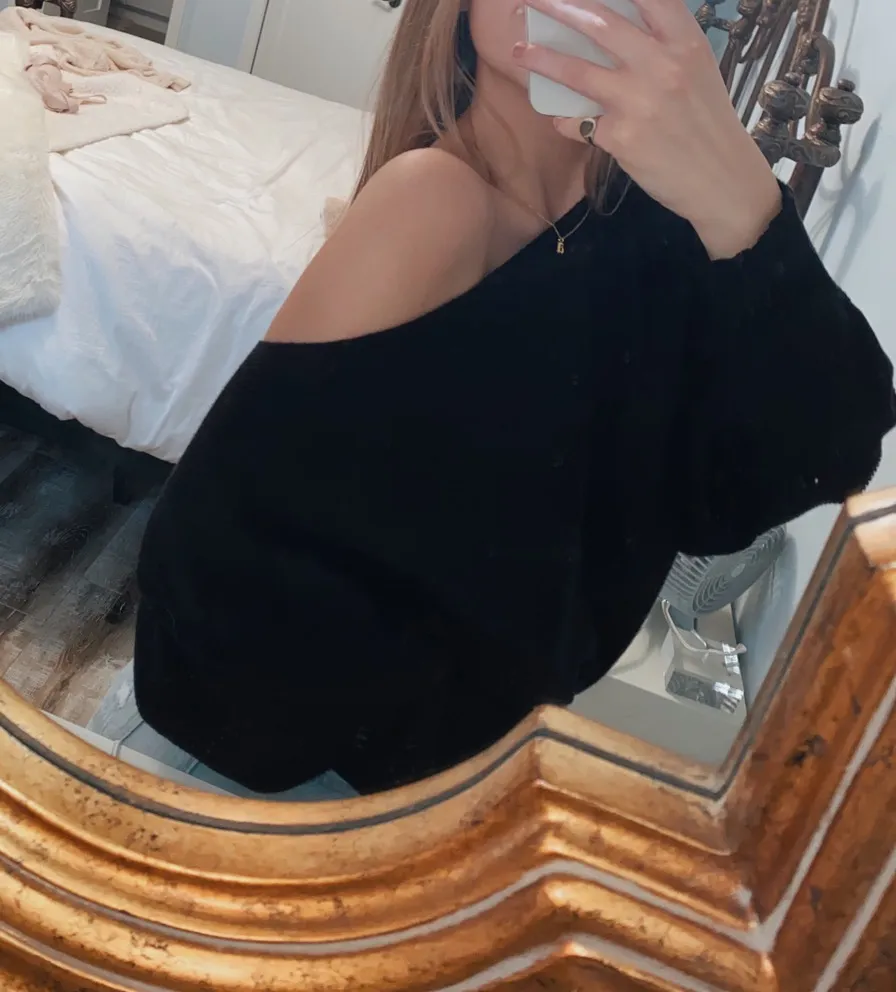 Forever 21 Black One Shoulder Sweater - Image 2