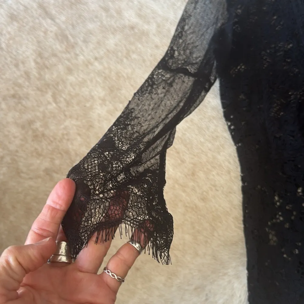 Lucky brand black Mixed Scallop Lace Top long sleeve brand new size small - Image 4