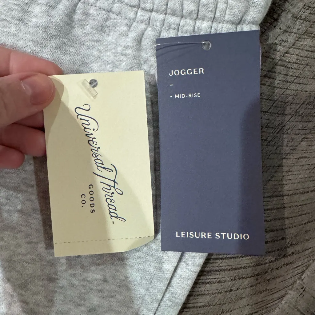 Universal Thread Women’s Gray Sweatpants- size XS - Image 4