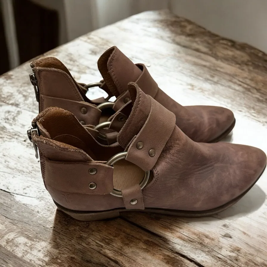 FRYE Ray‎ Harness Suede Size 7.5 Leather Back Zip Ankle Boots Blush Rose Pink - Image 15