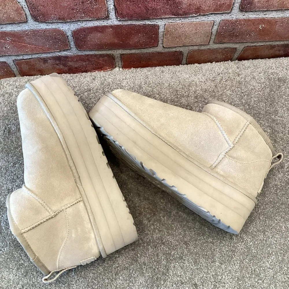 Classic Ultra Mini platform Driftwood Suede Boots size 9 - Image 6