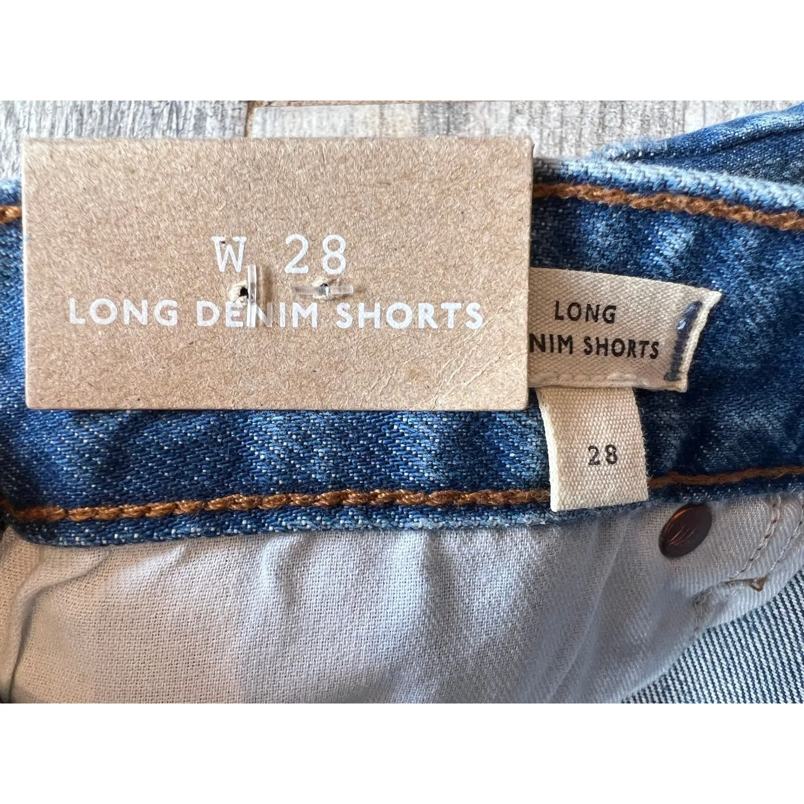 Madewell NWT denim shorts size 28 Button front Long bermuda Womens Distressed - Image 5