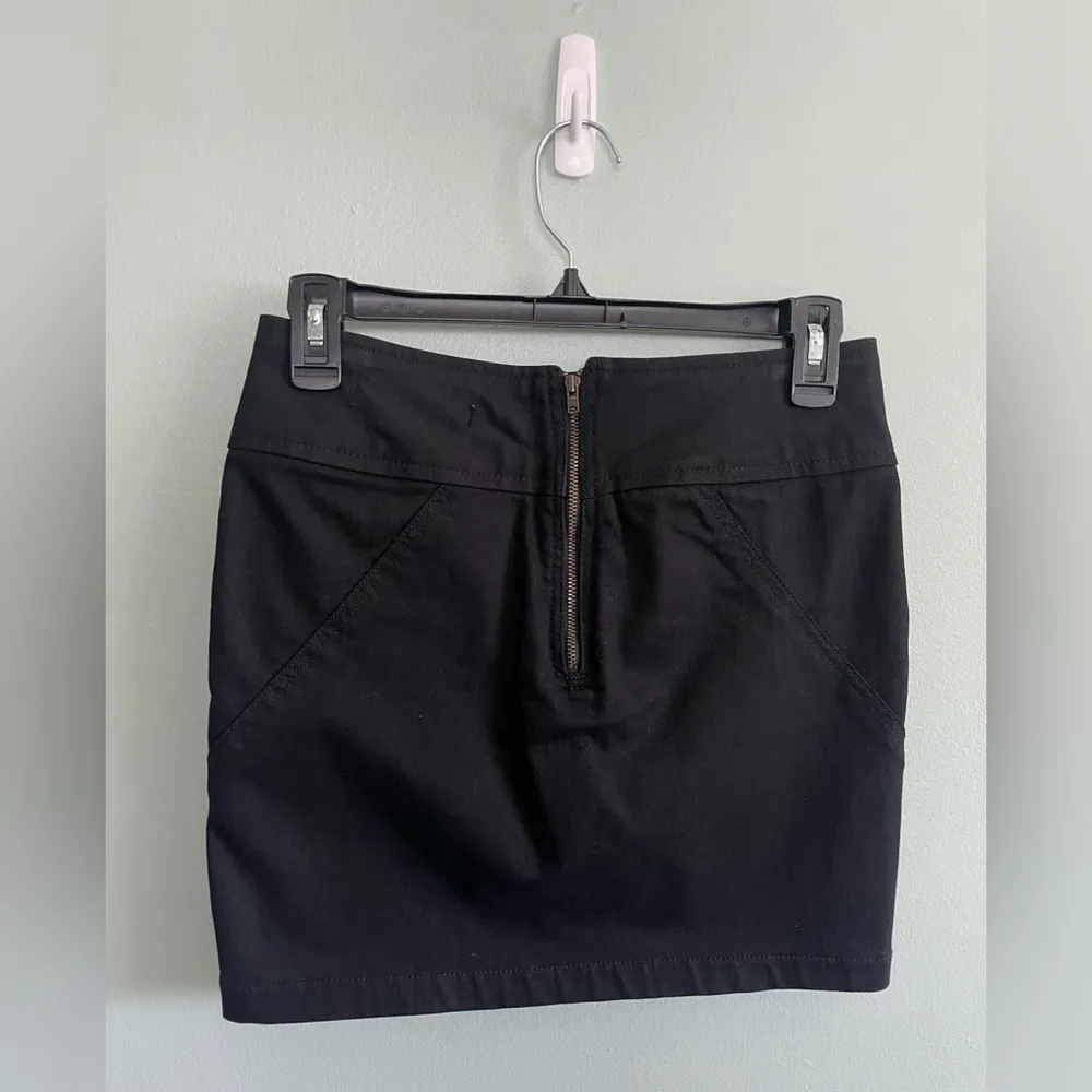 Bullhead Junior's Black Denim Mini Skirt Size Small - Image 2