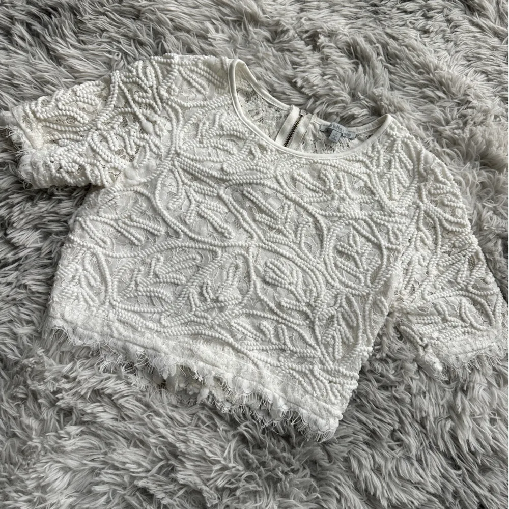 Charlotte Russe Chic White Textured Crop Top - Image 2