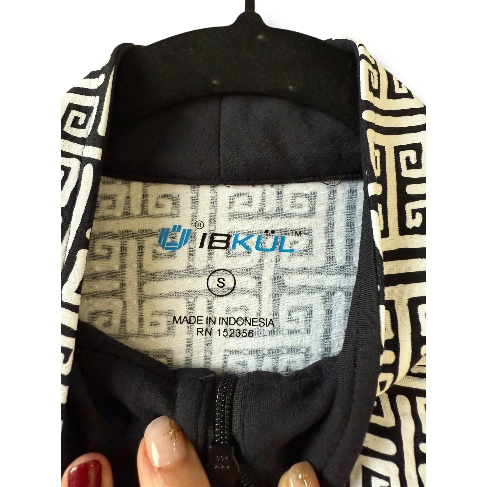 Ibkül Women's Sleeveless Mock Neck Golf Dress Black‎ White Geometric S Black - Image 7