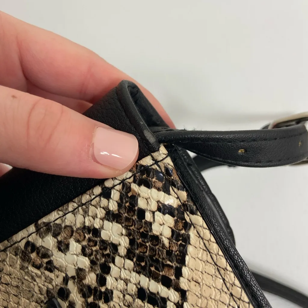 REACTION Kenneth Cole reptile print black magnetic crossbody small purse bag - Image 7