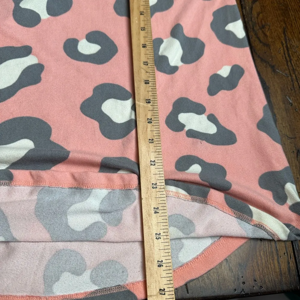 Honeyme Pink Gray Leopard Top - M‎ - Image 4