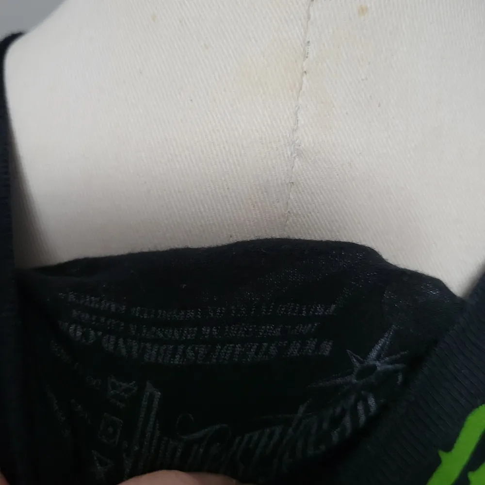 Steadfast Brand black tattoo graphic vneck tee size small - Image 7