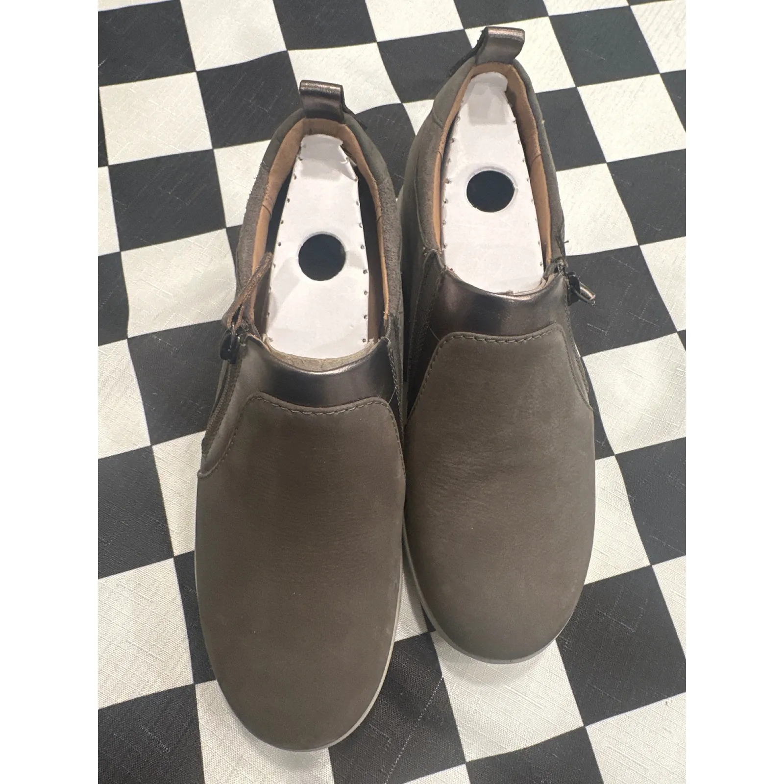 Clarks Unstructured Taupe Leather Slip On Loafers NEW Shoes Women's Size 6M - Image 2