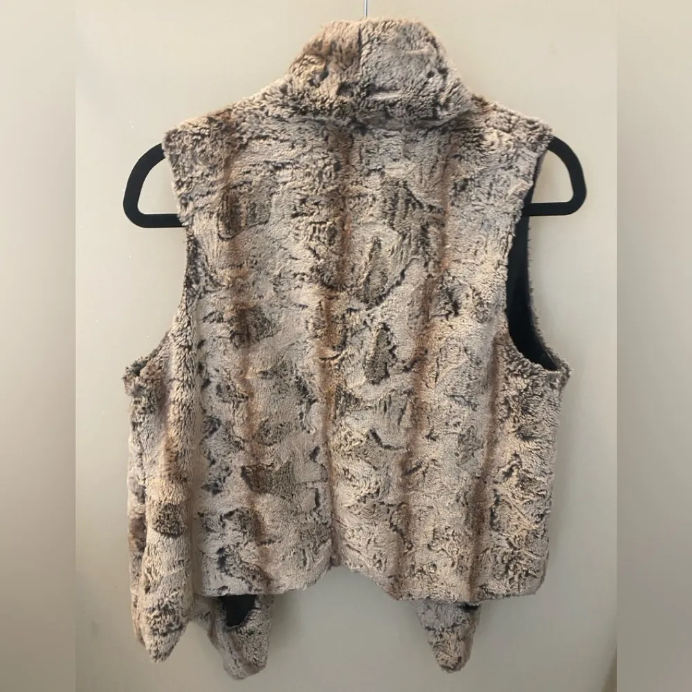 The Limited Faux Fur Vest Women's Sz M/L - Image 6