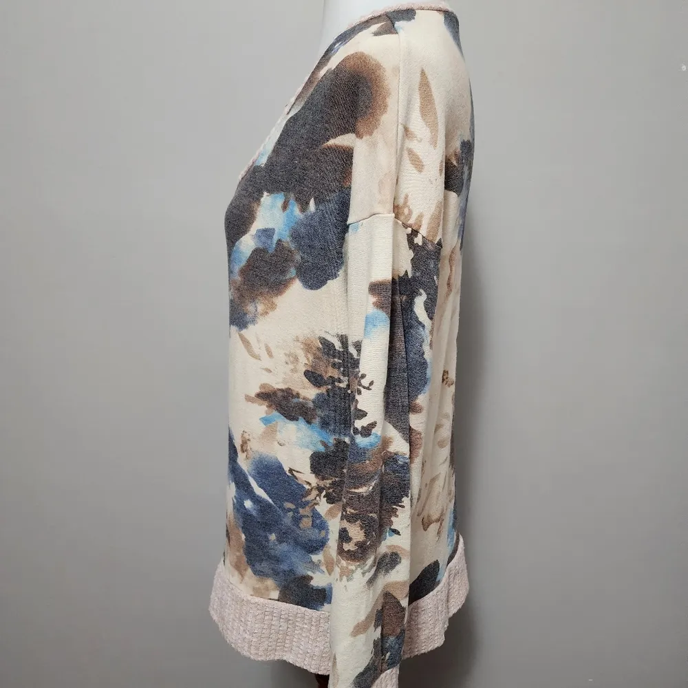 White Birch cream watercolor brushed relaxed fit vneck long sleeve size medium - Image 3