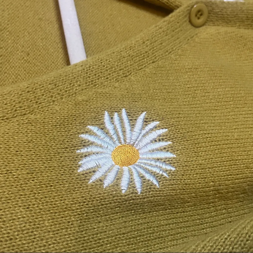 Daisy Knit Embroidered Button Cardigan Dainty Floral V Neck Girly Large Yellow White - Image 3