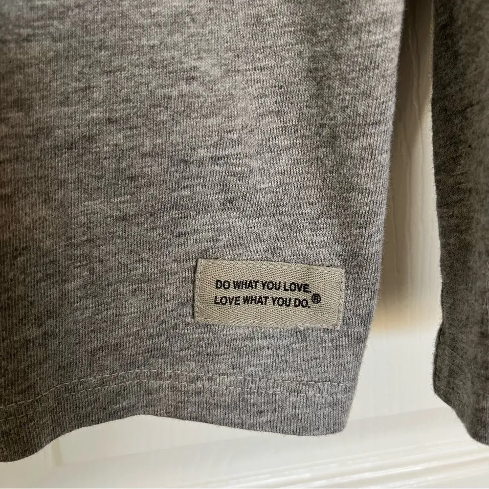 Women’s Life Is Good Grey Snowglobe Cardinal Long Sleeve  Shirt Size M - Image 6