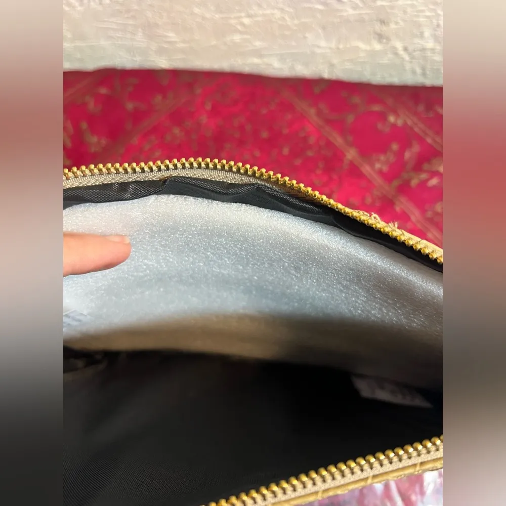 Woven clutch NWT by VIrgina Wolf NYC, gold tone w tassel & gold tone hardware. - Image 7