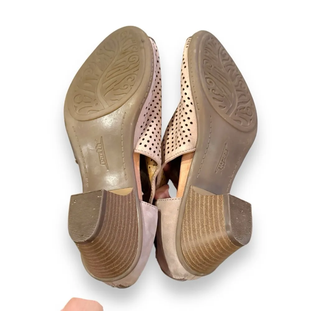 Earth Intrepid‎ Nubuck Perforated Peep Toe Taupe Heel Booties Sz 8 Tan - Image 6