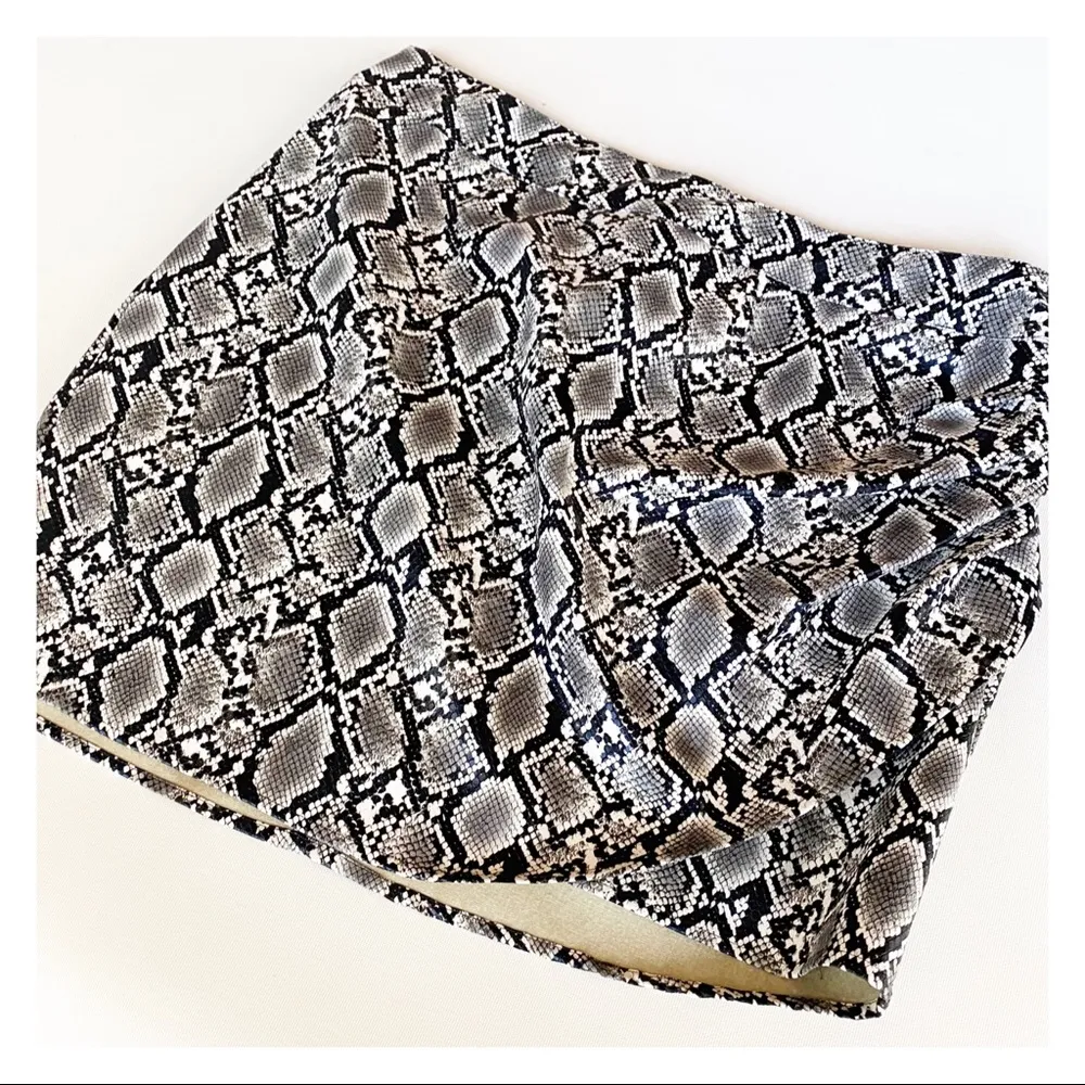 Kendall & Kylie Snake Print Faux Leather Skirt - Image 4