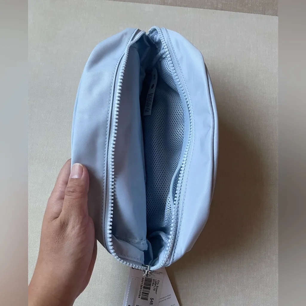 Lululemon  City Essentials Pouch 4L - Starch Blue - Image 9