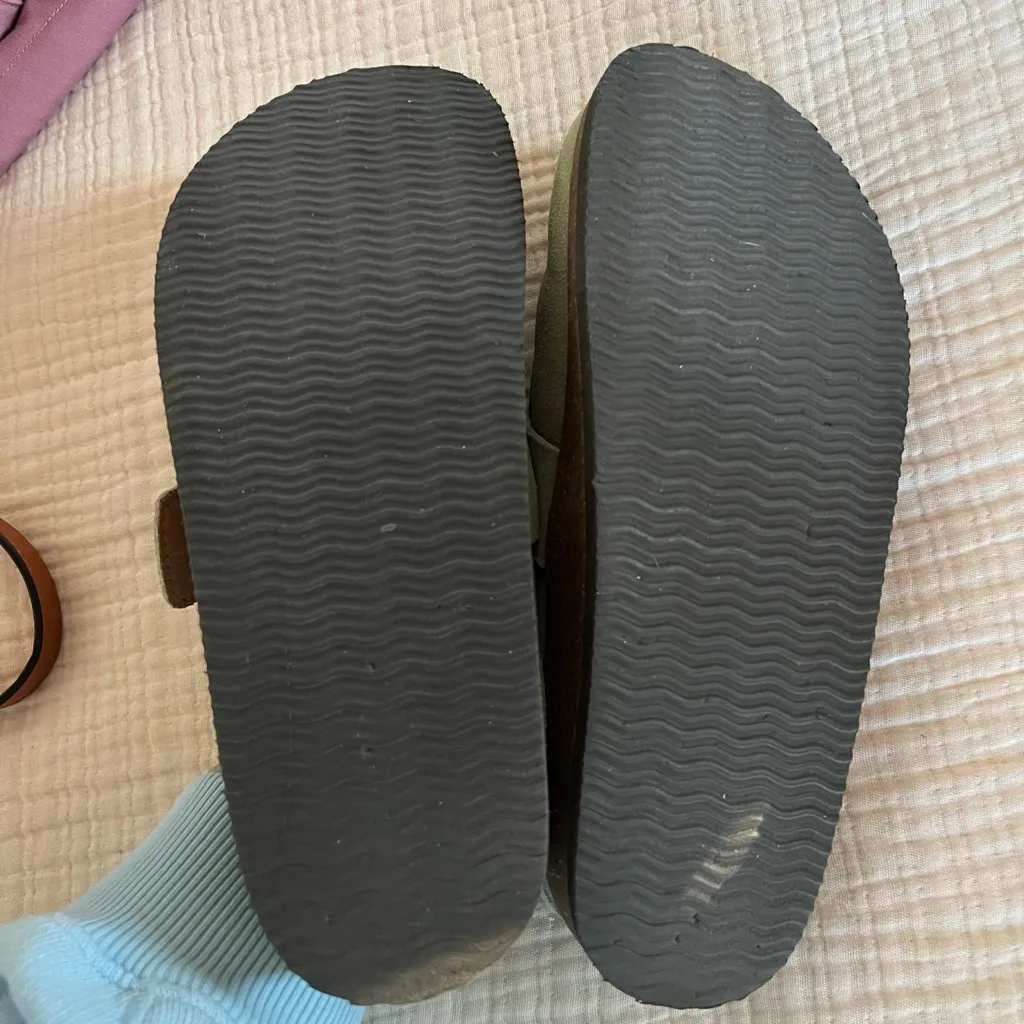 White Mountain Green Leather Clogs - Image 4