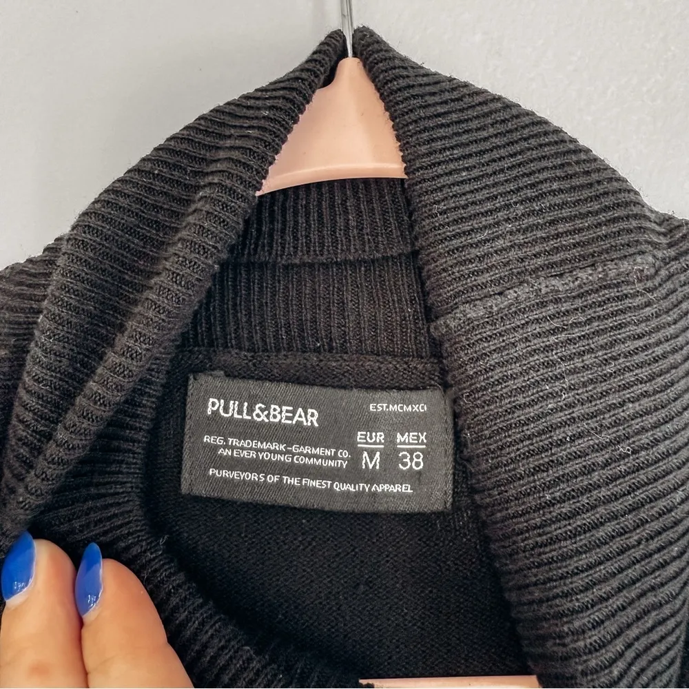Pull & Bear Black Turtleneck Long Sleeve Sweater Size Medium - Image 4