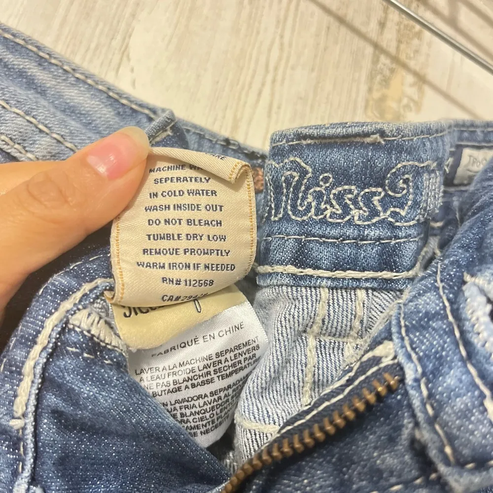 MISS ME Distressed Fleur de lis Rhinestones Low Rise Skinny Jeans Size 27 - Image 8